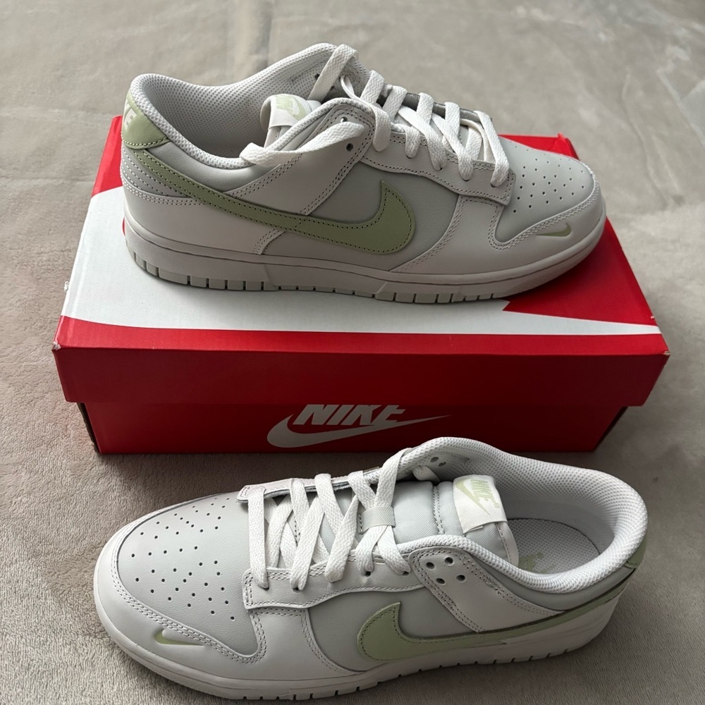NIB Nike Wmns Dunk Low Phantom Olive Aura Women Casual Shoes Sneakers - Picture 4 of 6